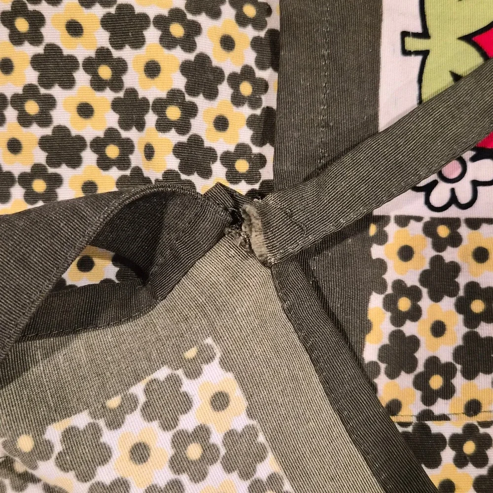 Vintage Strawberry Floral Daisy Print Apron Olive Green Yellow Cottagecore Bib
